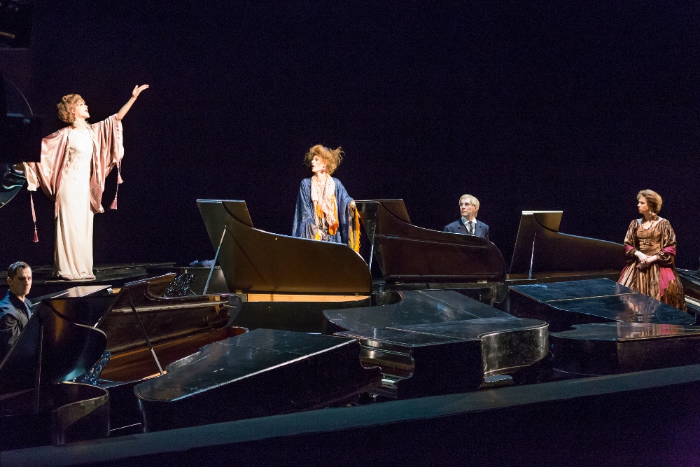 Skats no izrādes "Peldošie-ceļojošie. II daļa" // Foto – Gunārs Janaitis